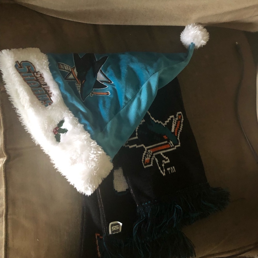 🎄NHL SJ Sharks Santa Hat & Scarf Bundle- 157A $40 or $35 w/offer